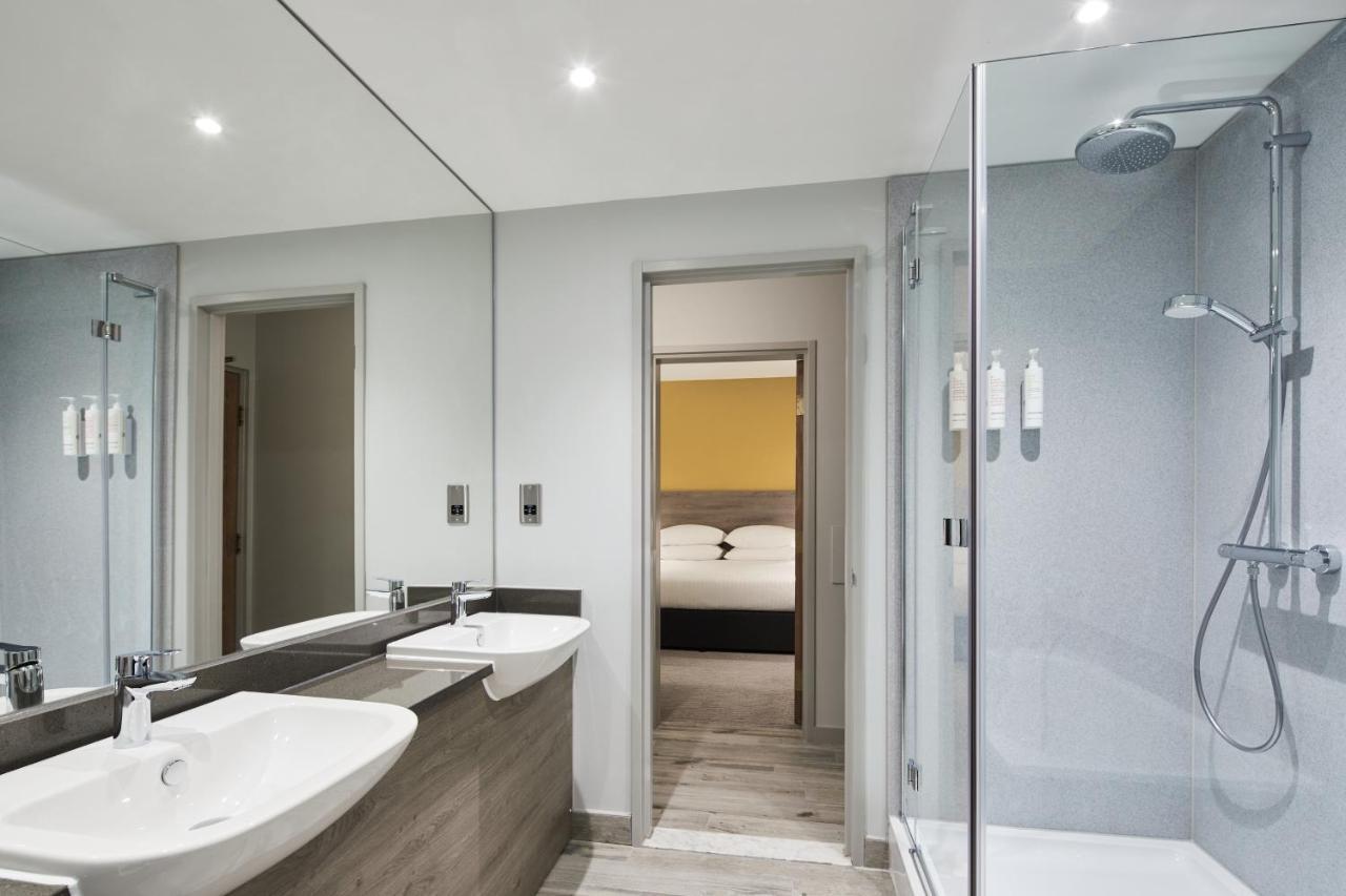 Delta Hotels By Marriott Cheshunt Broxbourne Exteriör bild