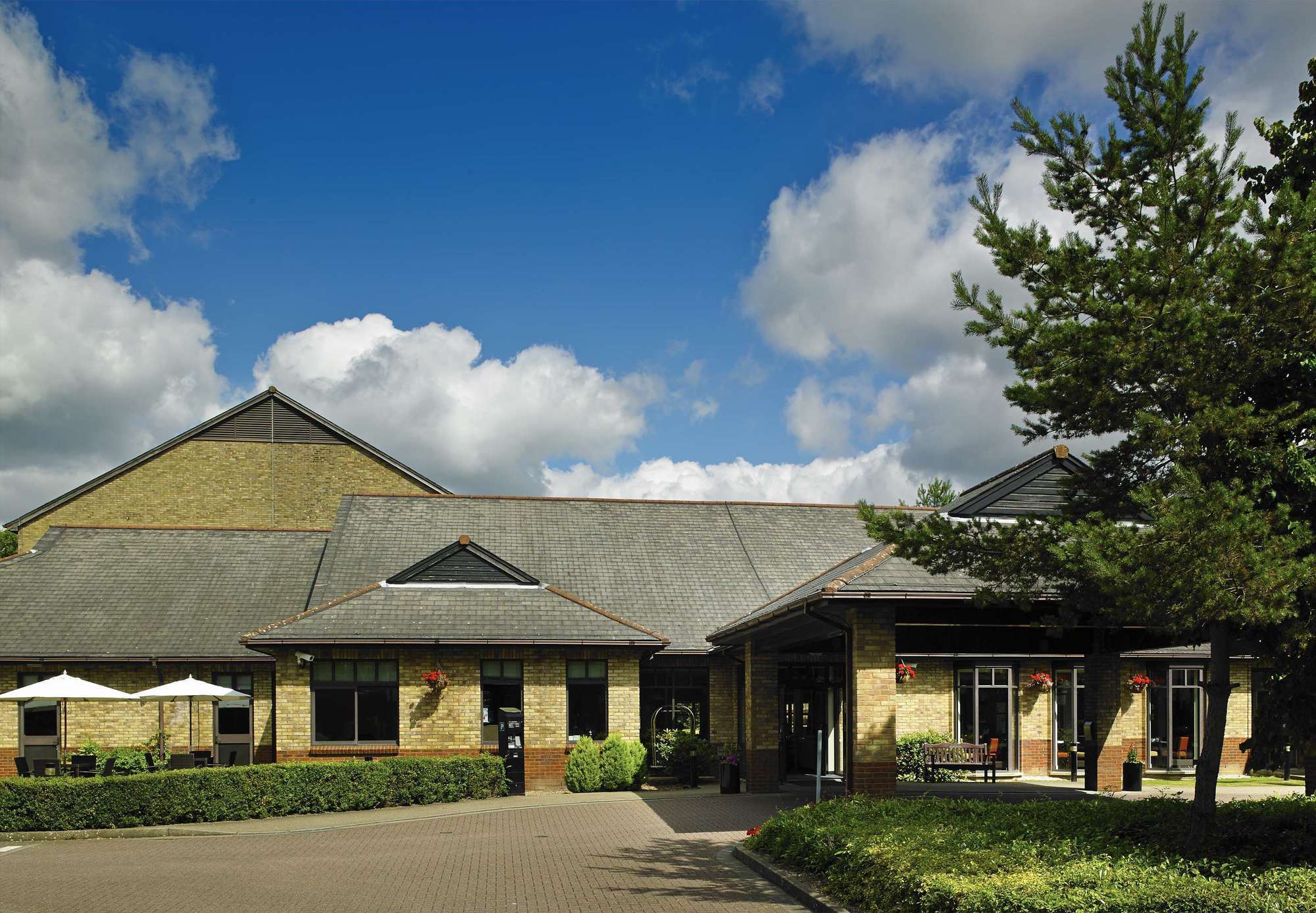 Delta Hotels By Marriott Cheshunt Broxbourne Exteriör bild