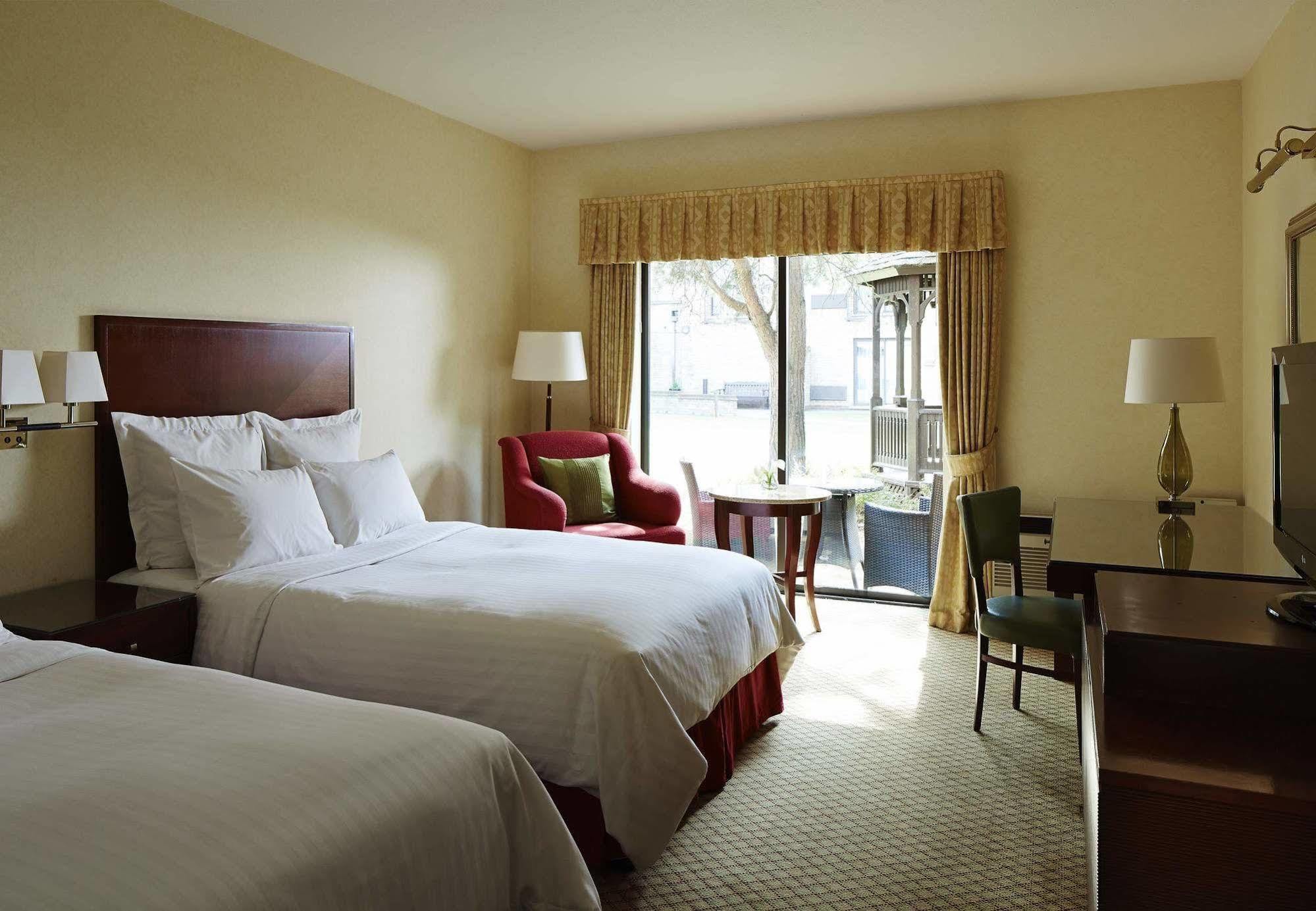 Delta Hotels By Marriott Cheshunt Broxbourne Exteriör bild