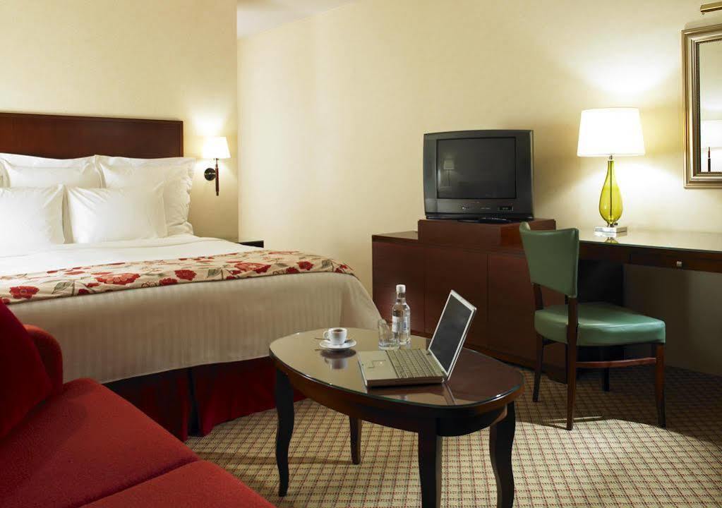 Delta Hotels By Marriott Cheshunt Broxbourne Exteriör bild