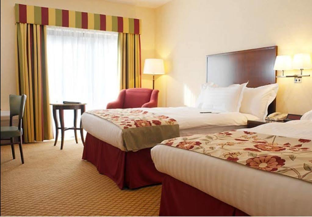 Delta Hotels By Marriott Cheshunt Broxbourne Exteriör bild